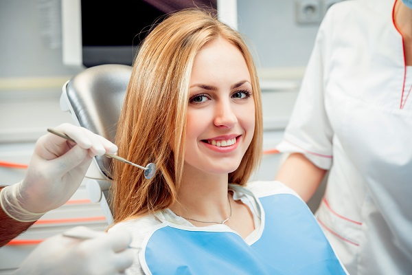 Signs that Indicate You Should Visit a Cosmetic Dentist for Consultation